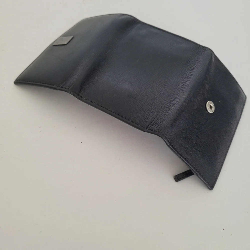Gucci Black Pebbled Leather 6-Ring Key Case Wallet Silver Logo Plaque Italy